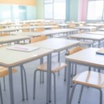 Escola pública em Brasília representando anúncio de créditos escolares do GDF para alunos.