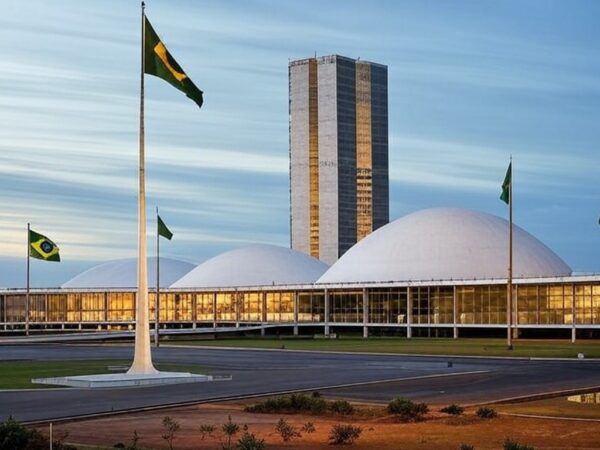 Edifício do Congresso Nacional em Brasília, simbolizando candidatura ao Senado no Brasil.