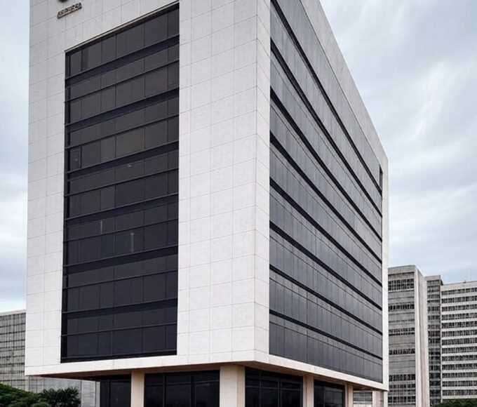 Edifício da Caesb em Brasília sob céu nublado, representando frustração no resultado provisório do concurso no DF.