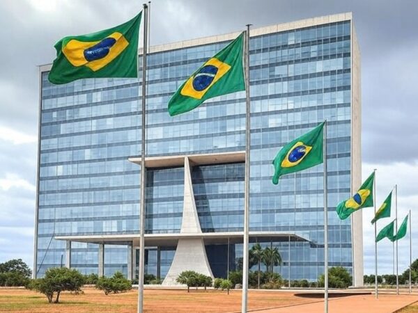 Edifício do TJDFT em Brasília com bandeiras a meio mastro em sinal de luto pela morte de desembargador.