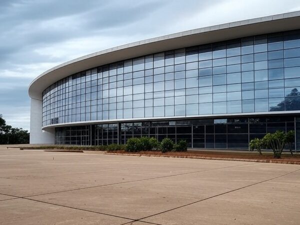 Vista de edifícios governamentais e comerciais em Brasília, representando desigualdades entre folga de aniversário para servidores do DF e setor privado.