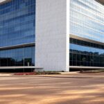 Edifício do TCU em Brasília com vista para o Banco Central, representando suspensão de inspeção por falta de provas.