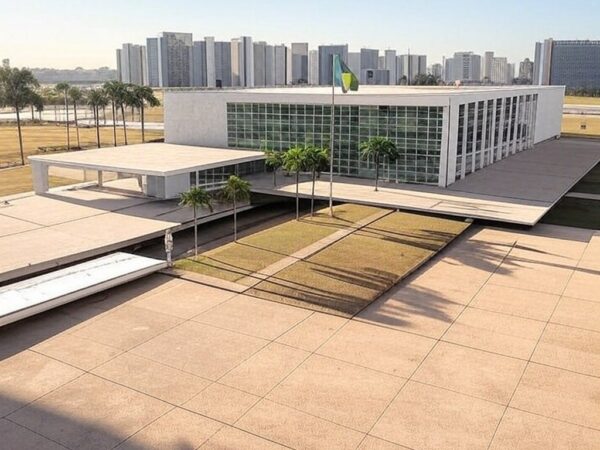 Edifício do STF em Brasília, representando julgamento de embargos de PMs pelo 8 de janeiro.