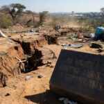 Edifício da CLDF em Brasília com área ambiental degradada ao fundo, representando homenagem a agentes ambientais em meio a críticas por falta de ações concretas.