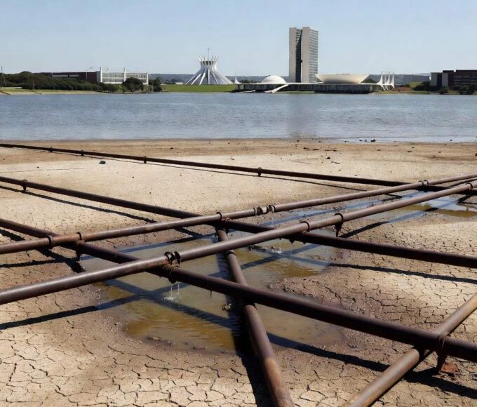 Estação de tratamento de água deteriorada em Brasília, ilustrando falhas no saneamento da Caesb no DF.