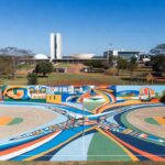 Quadras esportivas em Brasília com murais artísticos de Daniel Toys e Mão inspirados em JK.