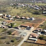 Vista aérea de regiões administrativas 26 de Setembro e Ponte Alta em área urbana brasileira