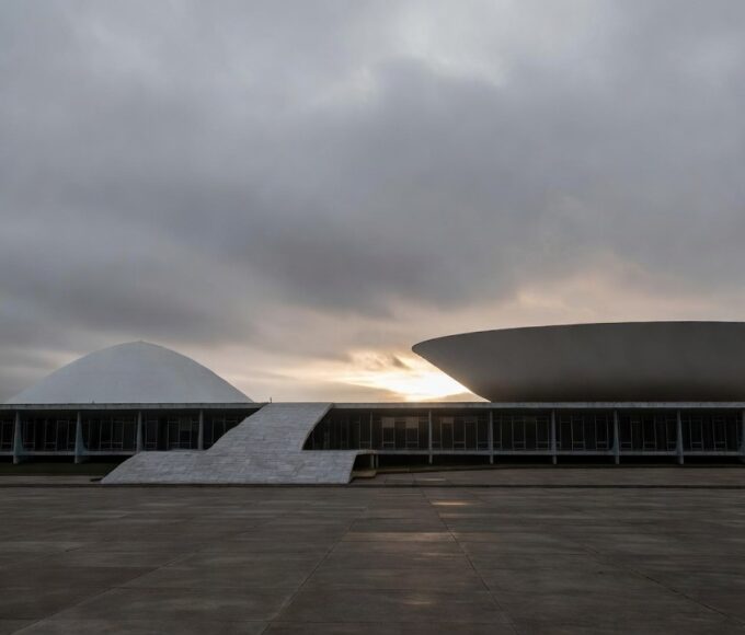 Palácio do Planalto em Brasília ao entardecer, em tom de luto pelo Distrito Federal