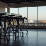 Televisão antiga com edição nostálgica da TV Câmara Distrital em Brasília