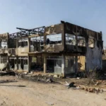 Comércio incendiado em Planaltina com fachada danificada pelo fogo