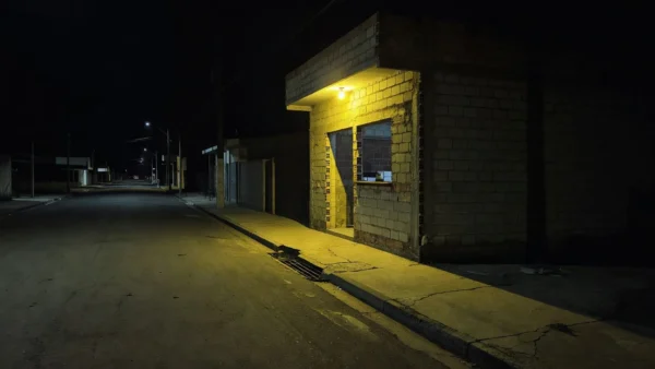 Fachada de bar em Ceilândia, DF, relacionado a condenação judicial por agressão de seguranças