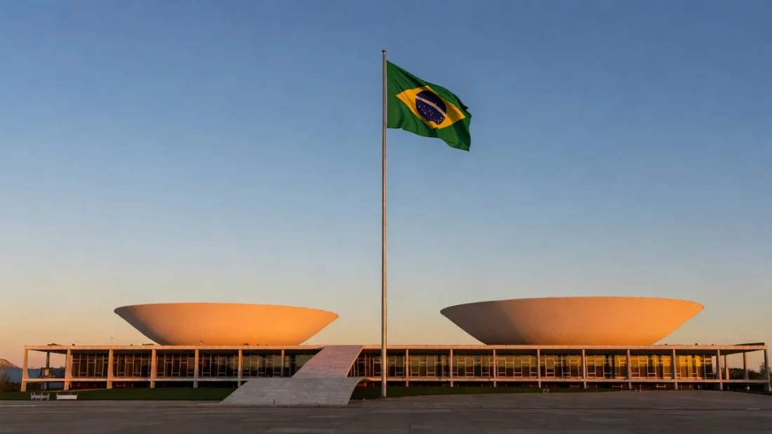 Urna eletrônica em seção eleitoral no Distrito Federal para eleições de 2026