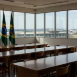 Sala de reuniões em prédio público em Brasília representando decisão política do PSD-DF