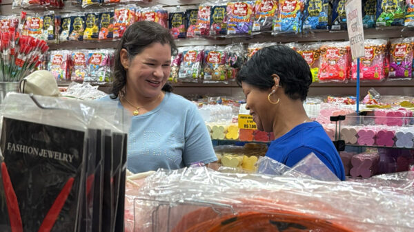 Manuela Andrade prioriza empreendedorismo e comércio local em campanha para deputada distrital