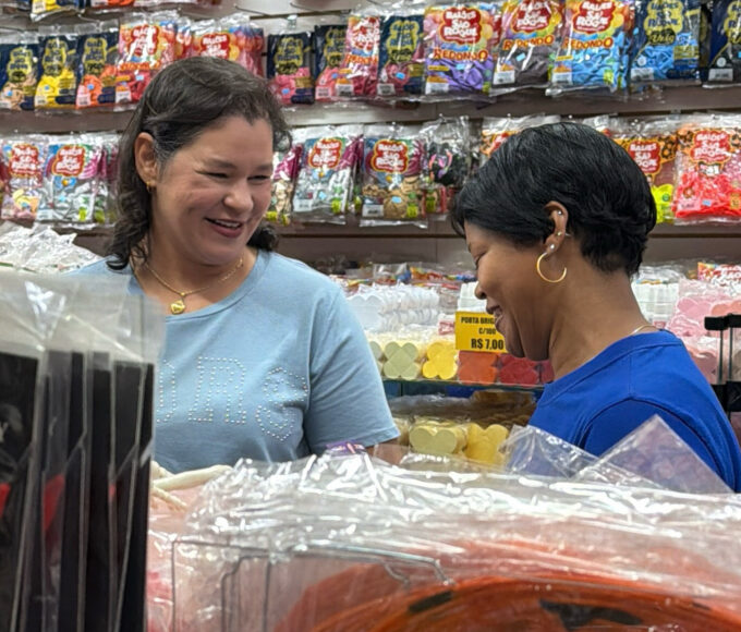 Manuela Andrade prioriza empreendedorismo e comércio local em campanha para deputada distrital